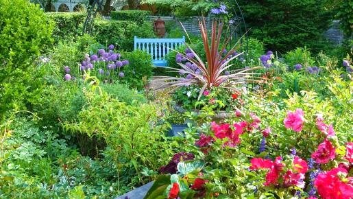 <Web割対象商品>【キングツアーバス旅】【WEB】本格英国庭園で過ごす一日 蓼科高原バラクライングリッシュガーデン英国園芸の祭典「34th蓼科バラクラフラワーショー」〔新宿・調布発〕1